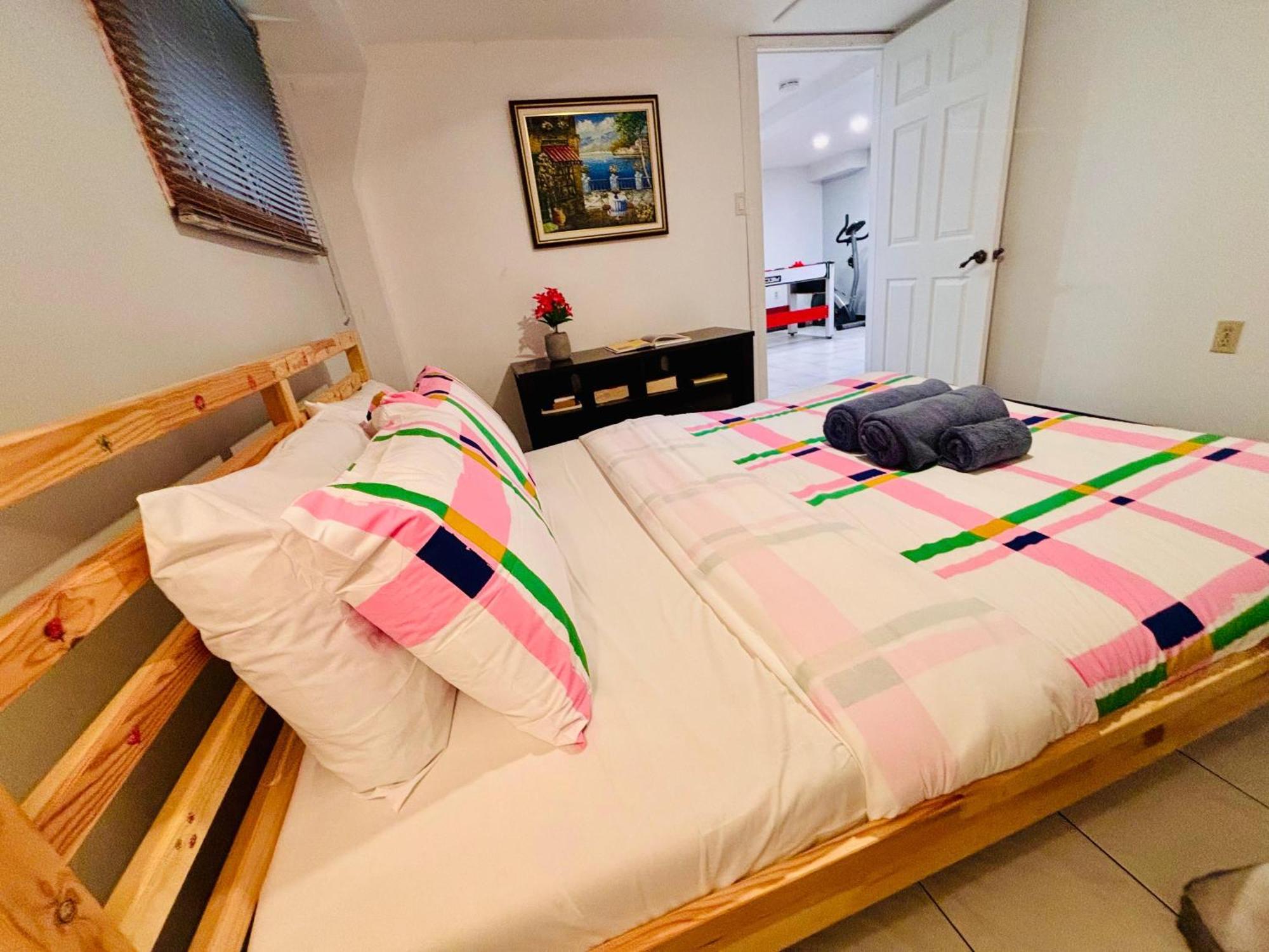 Ultimate Family And Group Destination - Free Parking - 14 Sleeps * Montreal