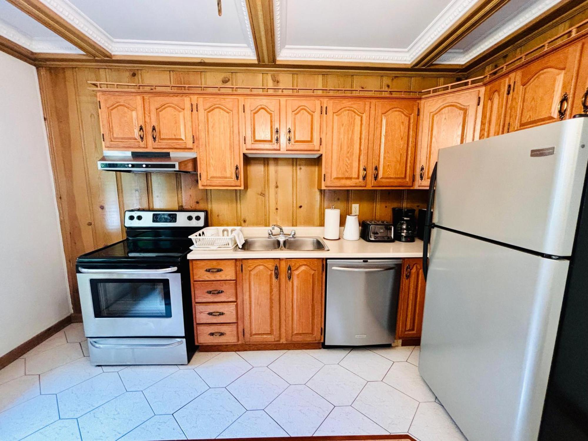 Ultimate Family And Group Destination - Free Parking - 14 Sleeps Apartamento